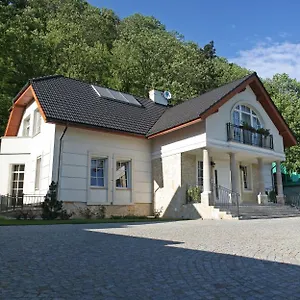 villa-julia.krakowhotelspoland.com/